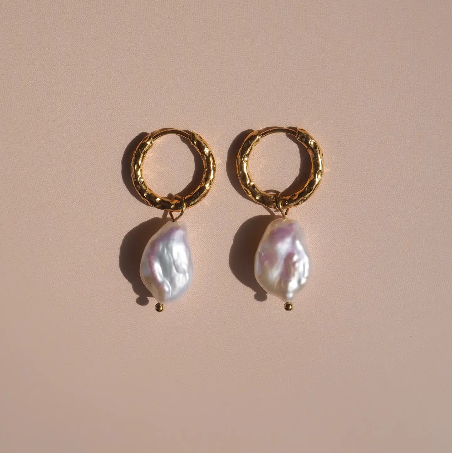 Alesi-18K Gold Freshwater Keshi Pearl Hammered Hoops